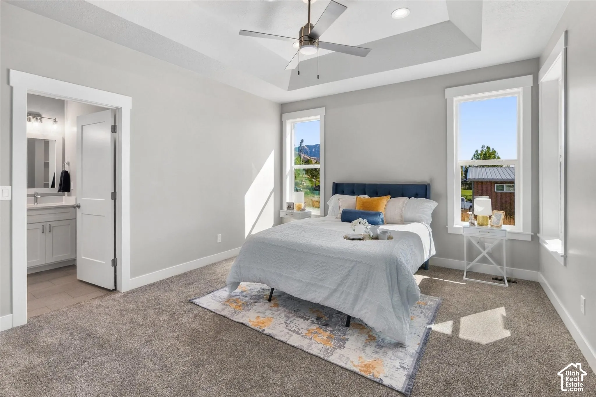 Tray ceiling with recessed lighting