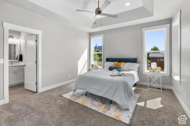 Tray ceiling with recessed lighting