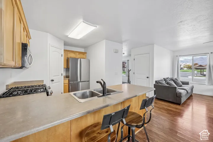 Kitchen island with integrated double sink and gas cooktop