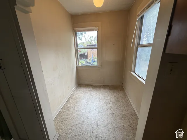 Recessed ceiling light fixture