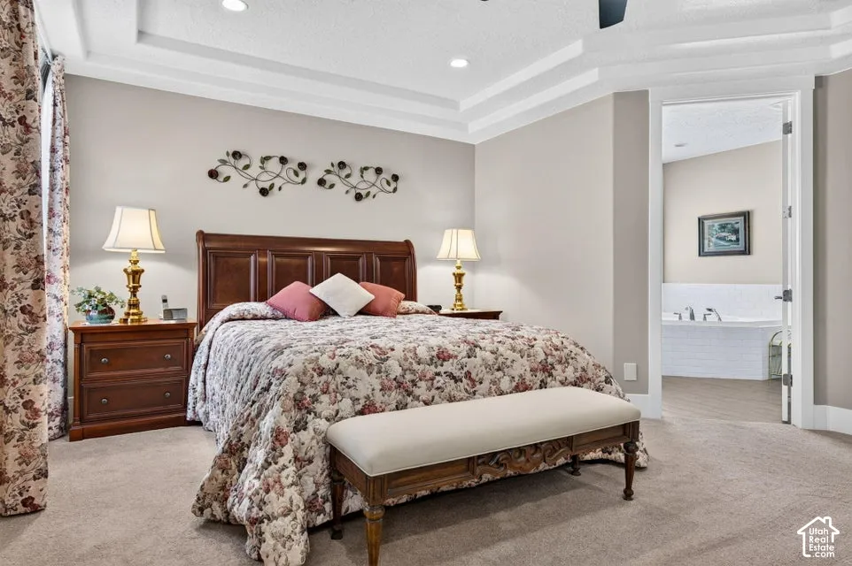 Tray ceiling with recessed lighting