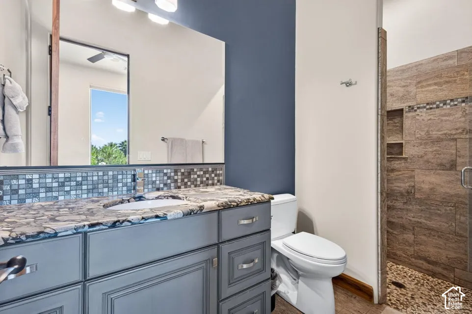 Vanity with integrated sink, patterned backsplash, and granite countertop