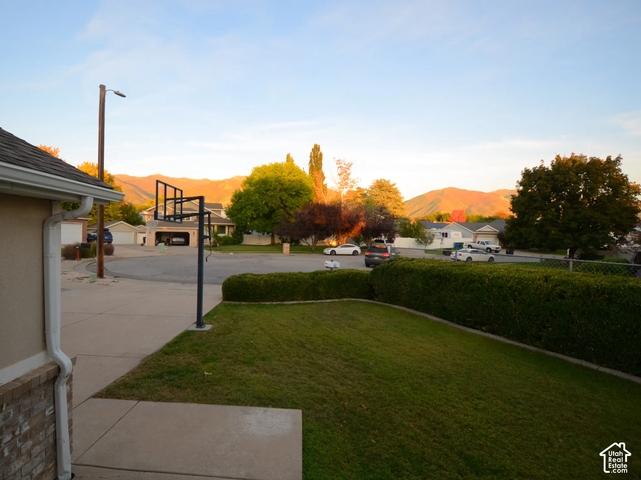 Gorgeous views of the mountains from your front porch.