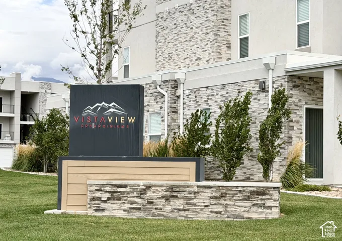 Entrance to the community