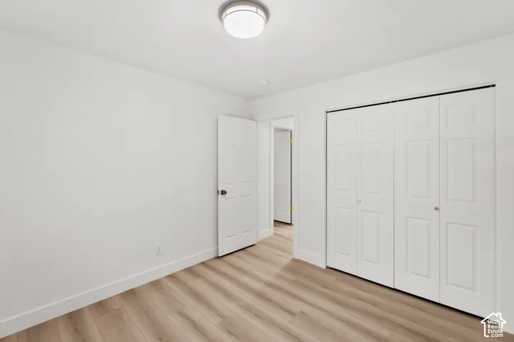 Neutral wall finishes