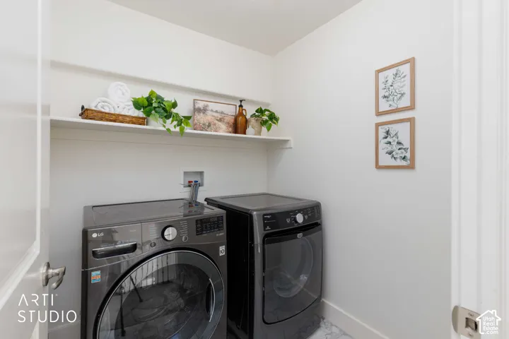 Built-in shelving unit