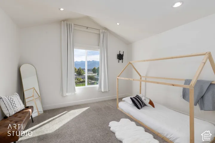 Vaulted ceiling with recessed lighting