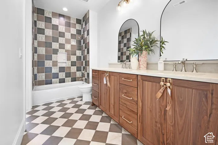 Jack and Jill Bathroom for Bedroom 1 and 2