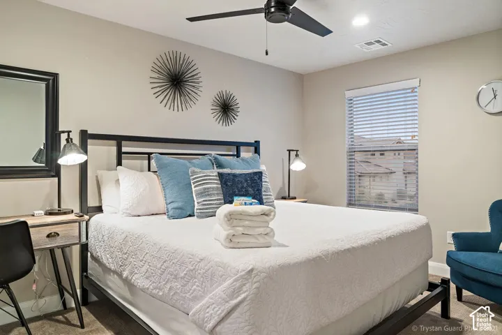 Ceiling fan with integrated lighting, recessed lighting, window with blinds, and carpet flooring