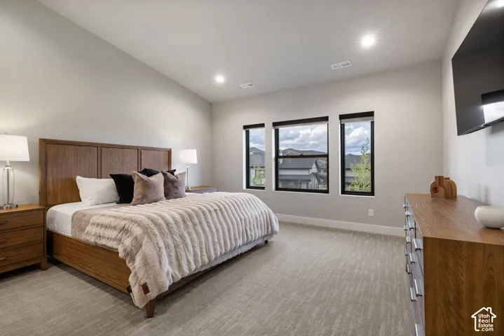 Vaulted ceiling with recessed lighting