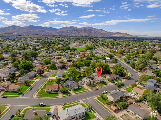 Elevated neighborhood view showcasing the surrounding area.