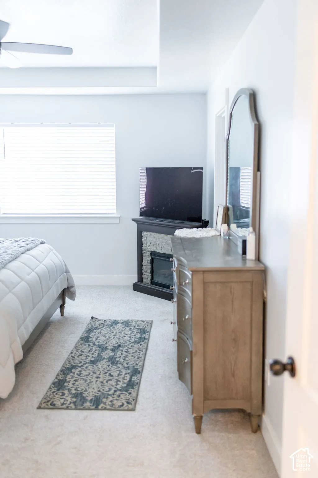 Tray ceiling with a ceiling fan