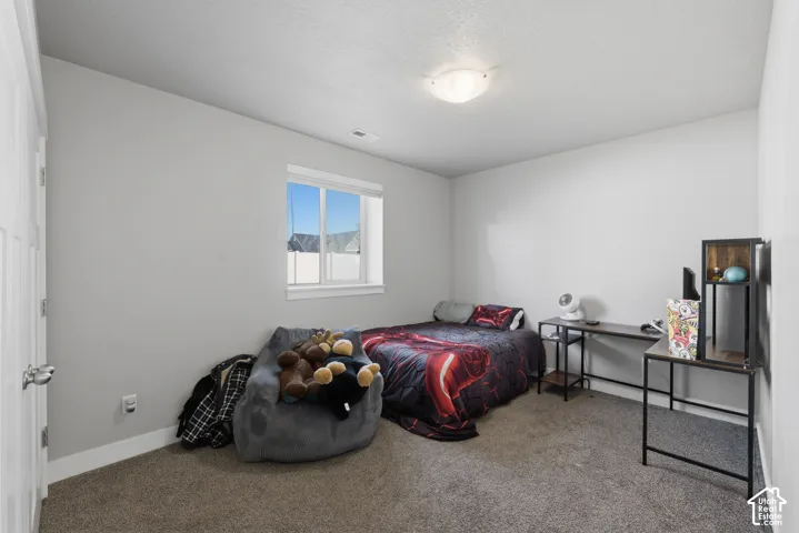 Neutral wall palette with carpeted flooring, a recessed window, and a central ceiling-mounted light fixture
