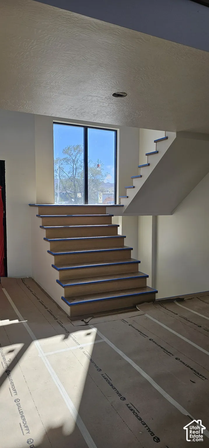 Floating staircase design with wood-finish treads and risers