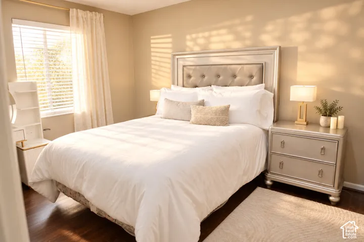 Wood-finish flooring with a neutral wall color