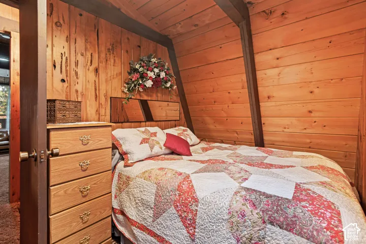 2nd floor bedroom