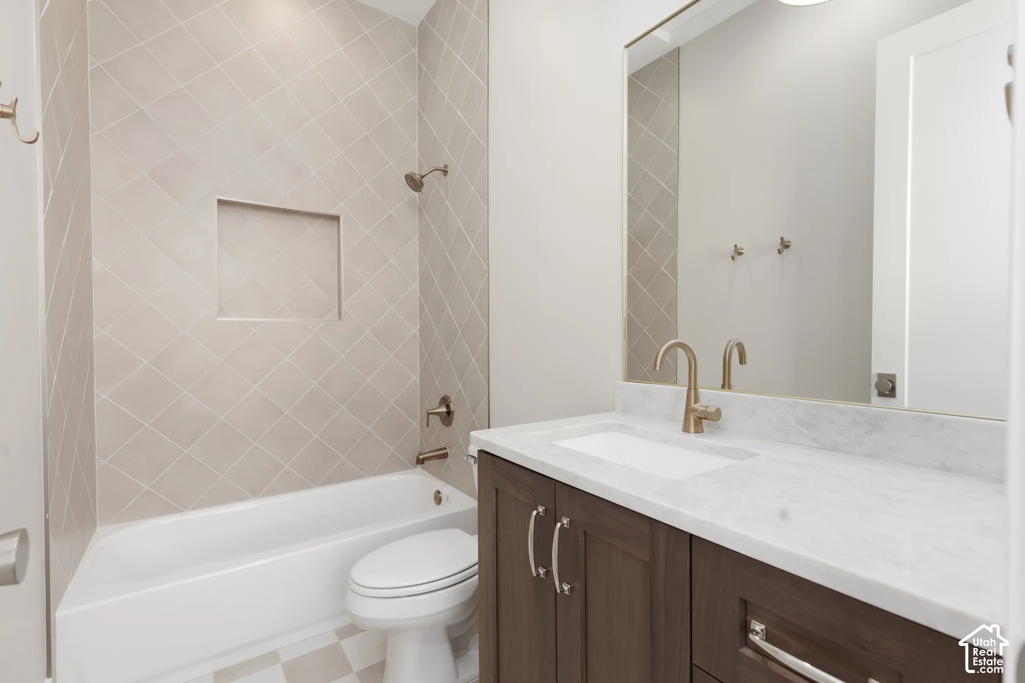 Light-toned diamond-patterned wall tile with an integrated shower niche