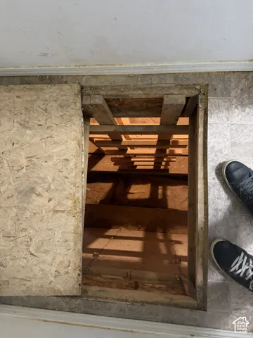 Entry to spacious crawling space.