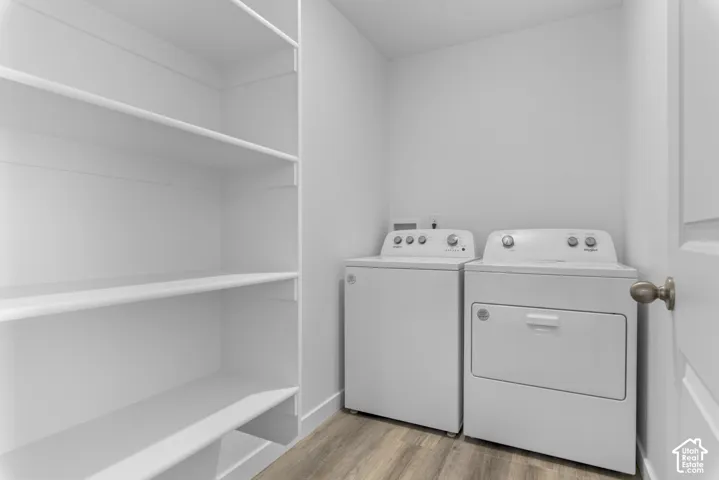 Integrated laundry appliances and extensive built-in shelving