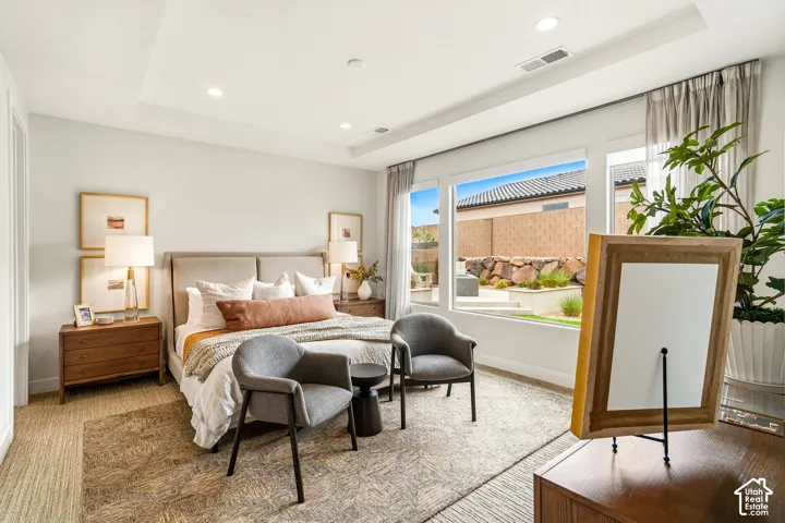 Tray ceiling with recessed lighting