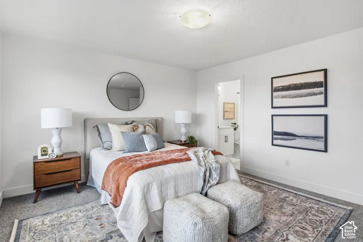 Plush carpet flooring, recessed ceiling lighting, and a neutral wall color