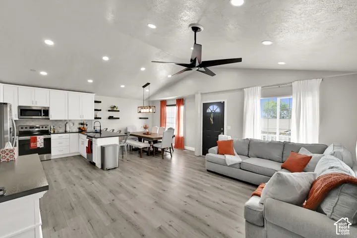 1436 N Spring Mountain Dr, Springville, Utah 84663
