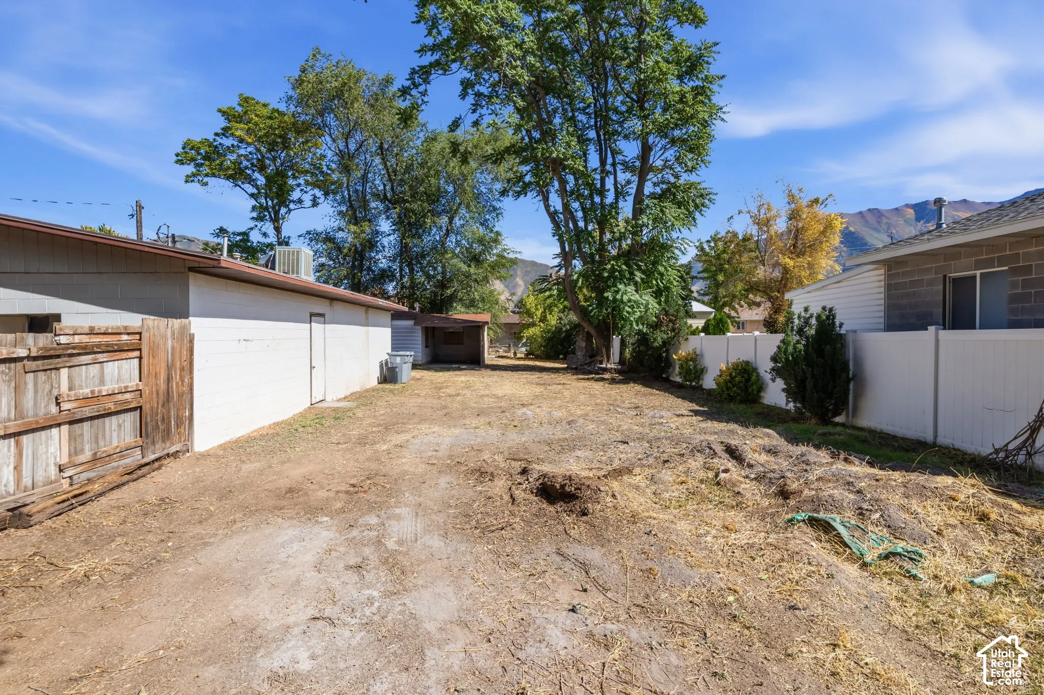 back yard with wood fence next to home business, vinyl fence back neighbor