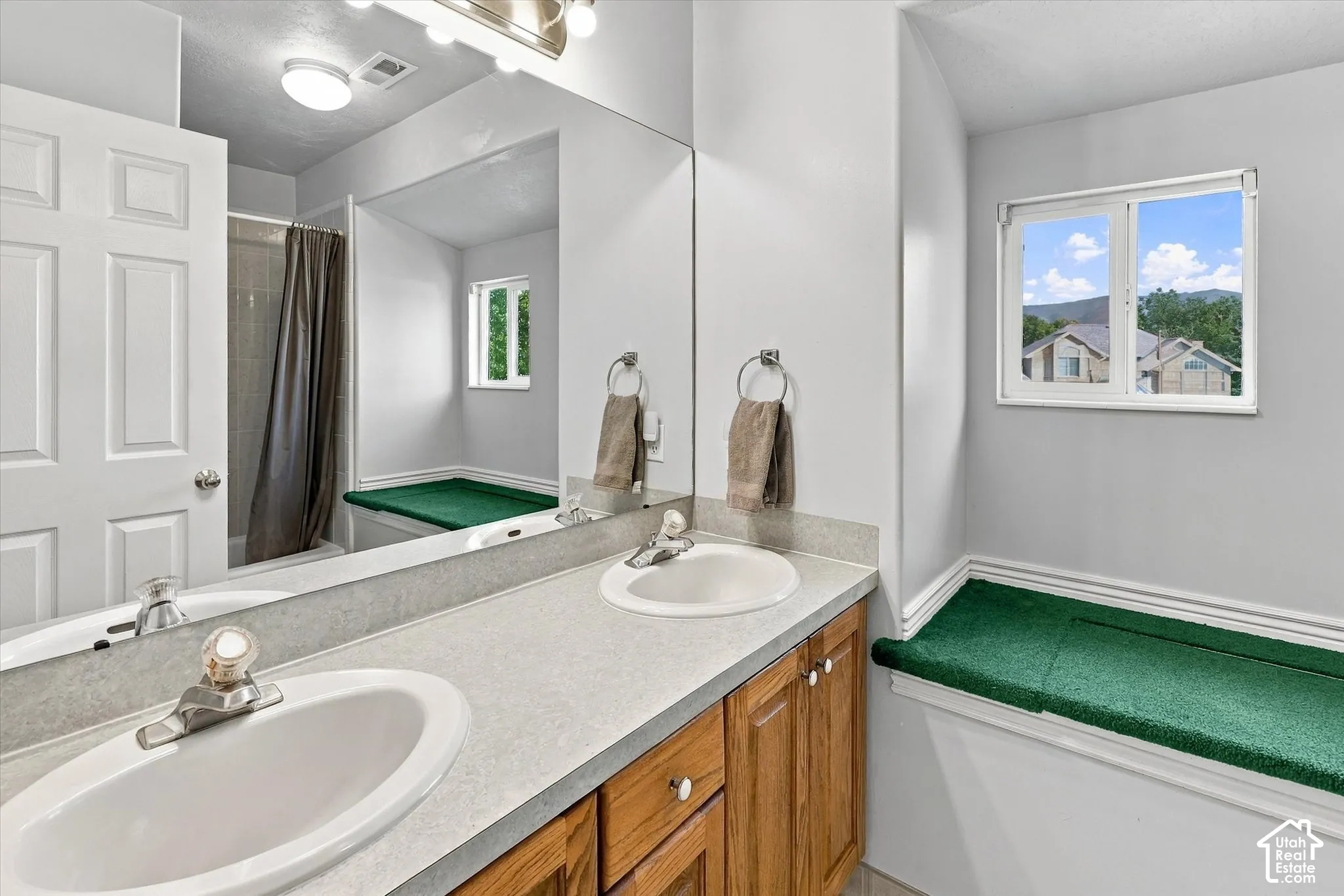 Dual vanity with undermount sinks and laminate countertop
