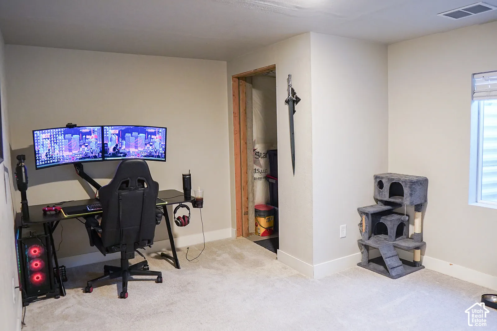 Carpeted room with a recessed window and neutral wall tones