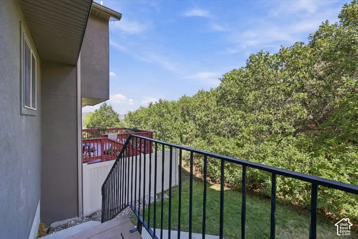 Beautiful Mountain View off the Kitchen Deck!