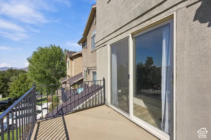 Balcony Off the Kitchen!