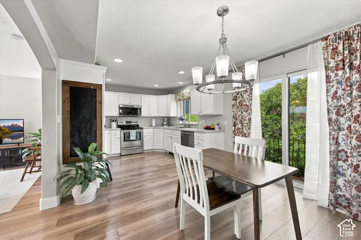 Kitchen Dining!