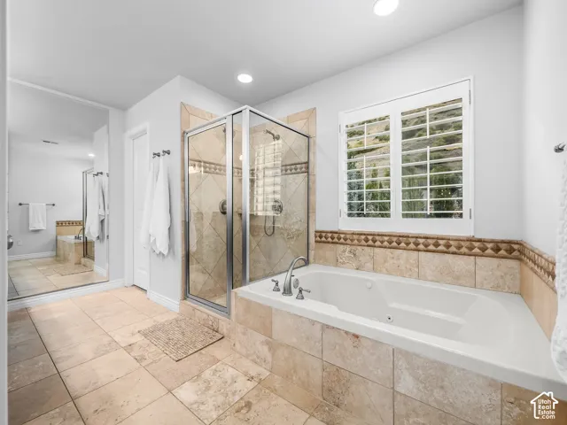 Tiled flooring and bath surround with decorative accent tile