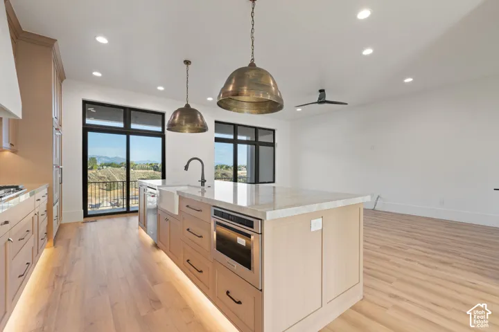 1642 E Center Pointe Dr, Lehi, Utah 84043
