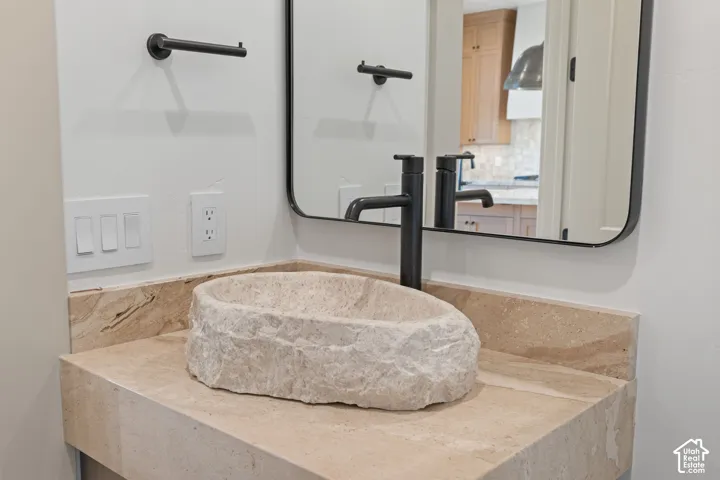 1642 E Center Pointe Dr, Lehi, Utah 84043