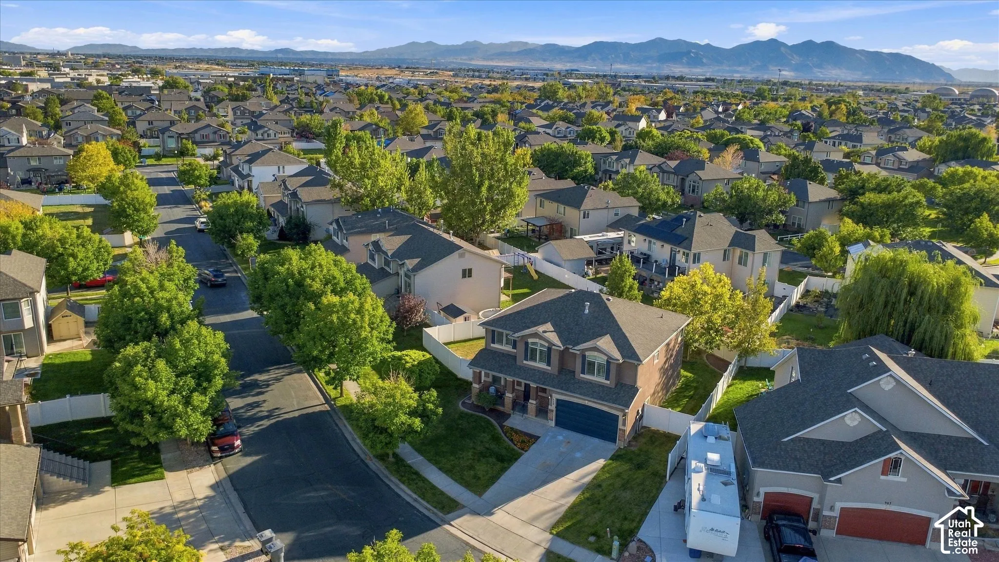 Residential neighborhood setting with mountains in the background