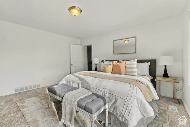Recessed ceiling light fixture, white walls, and neutral-toned carpet