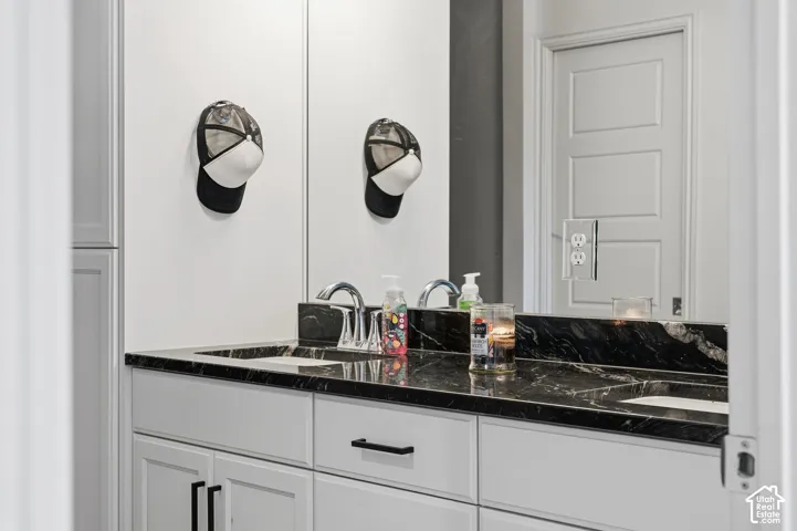 Dual vanity with black countertop and undermount sinks