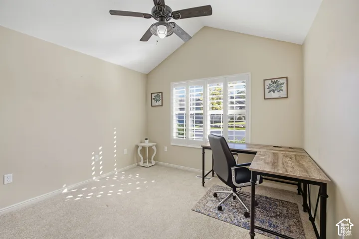 Vaulted ceiling with an integrated ceiling fan