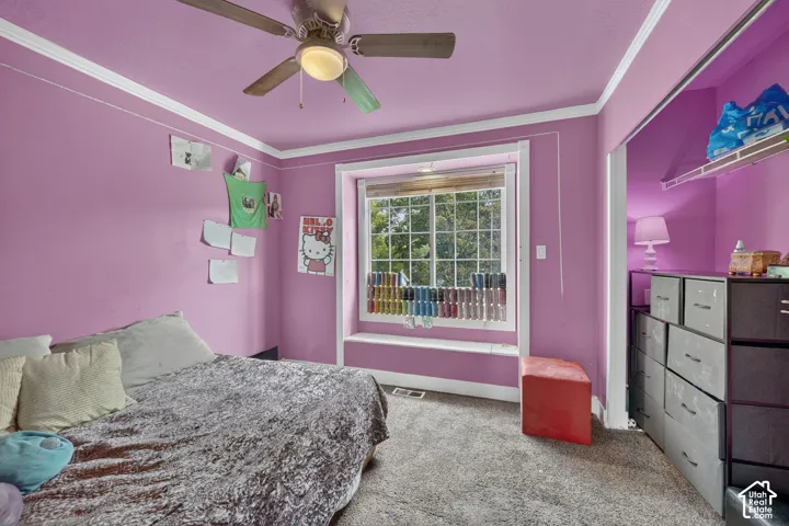 Recessed window with a built-in sill