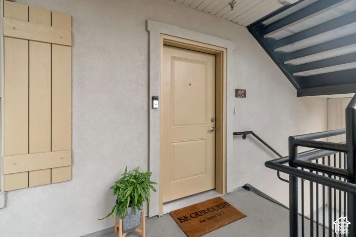Entry door with doorbell system