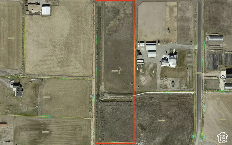 Property boundary map. Outlining the perimeter of the property with surrounding land features and structures