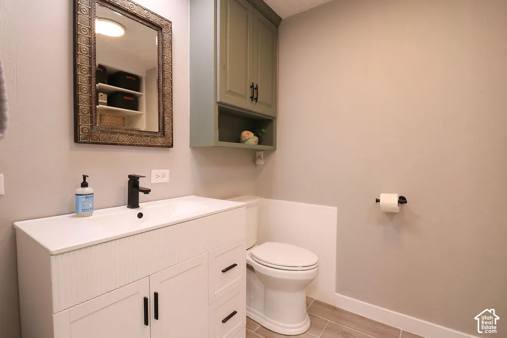 White vanity with textured drawer fronts, integrated sink, and matte black faucet