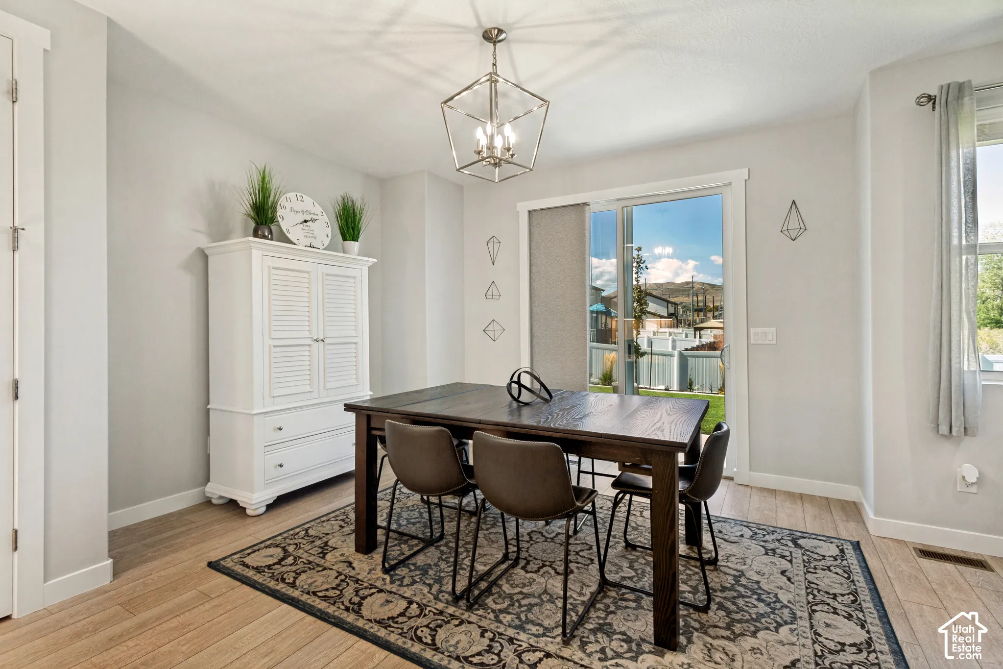 Light-toned LVP flooring with a neutral wall color