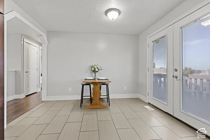 Light-toned plank tile flooring