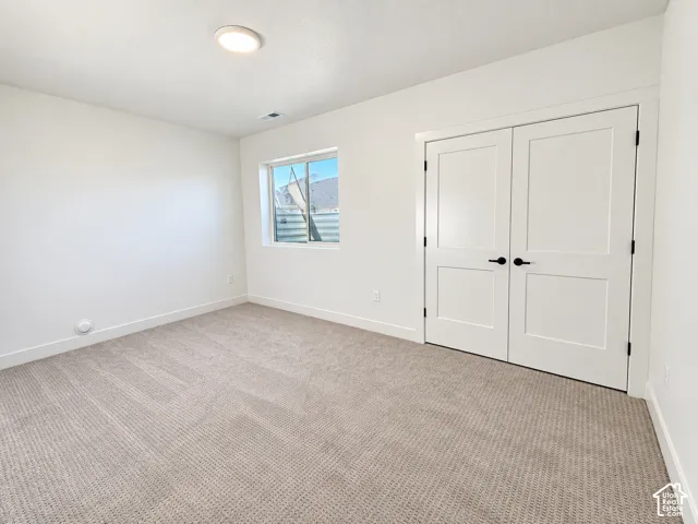 Neutral tone carpeting