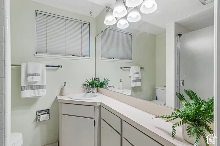 Single vanity with a white countertop and integrated sink