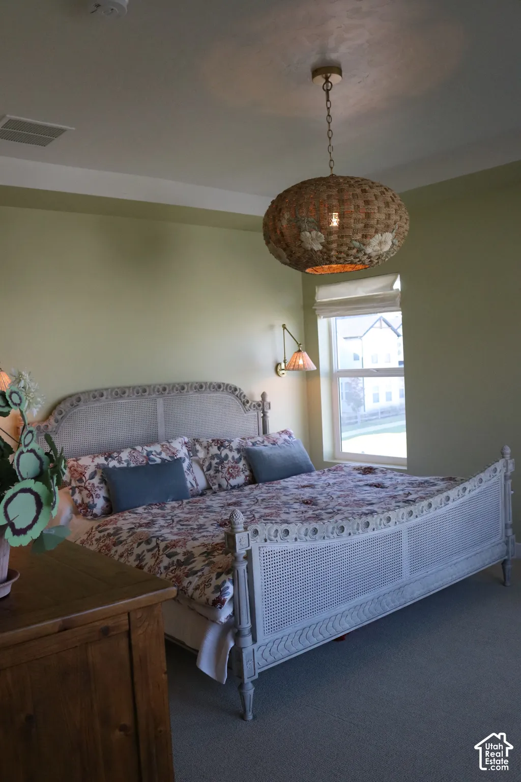 Recessed lighting, textured ceiling, pendant light fixture, wall-mounted sconce, and carpet flooring