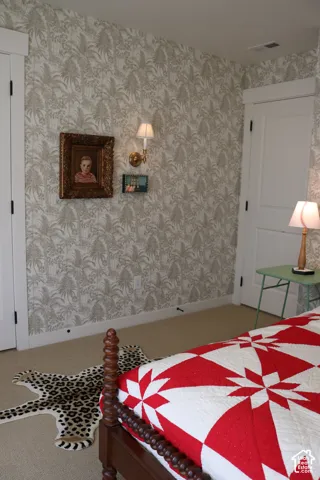 Patterned wallpaper, white trim, recessed lighting, wall-mounted sconce, and carpeted flooring