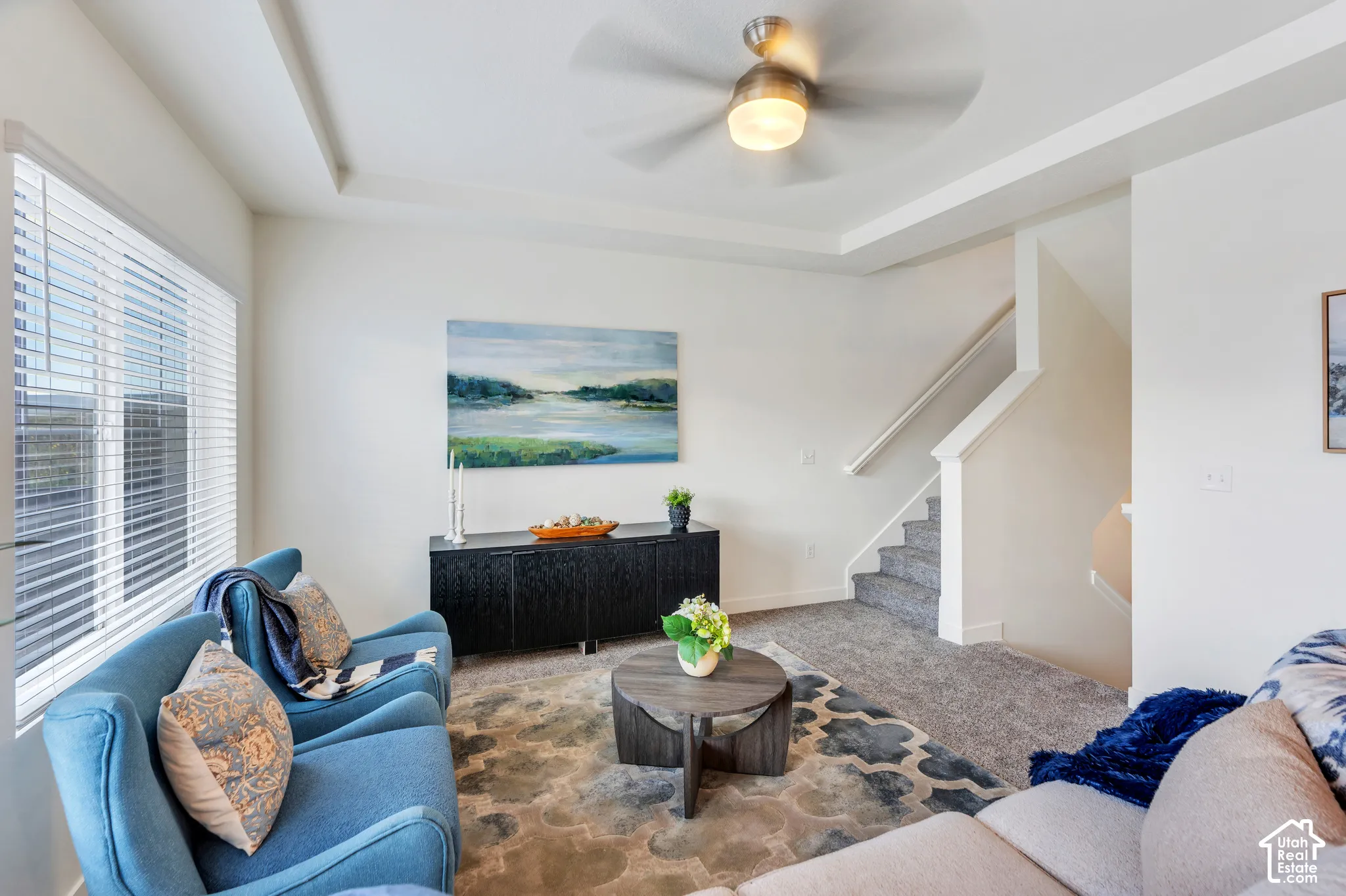Tray ceiling with recessed lighting and ceiling fan